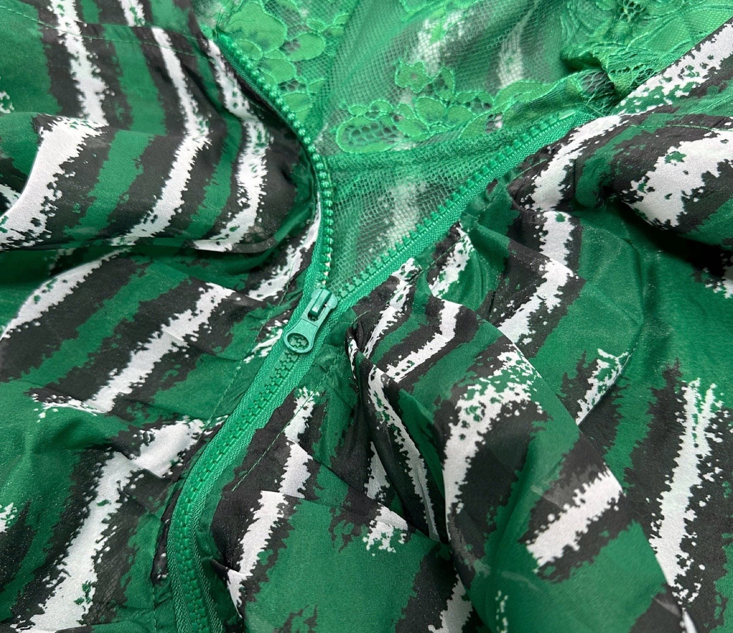 Sweater zipper green lace