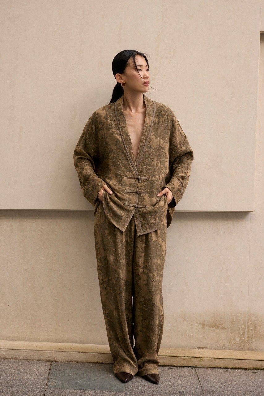 Set olive embroidered suede tang