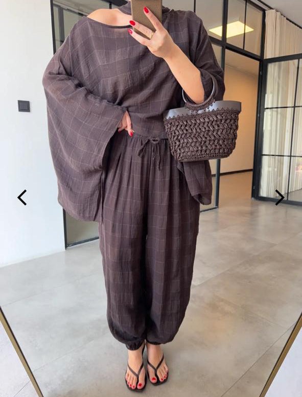 Set checkered brown