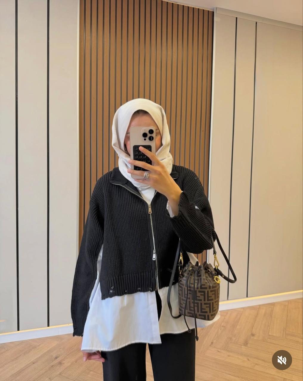 Black set attached shirt