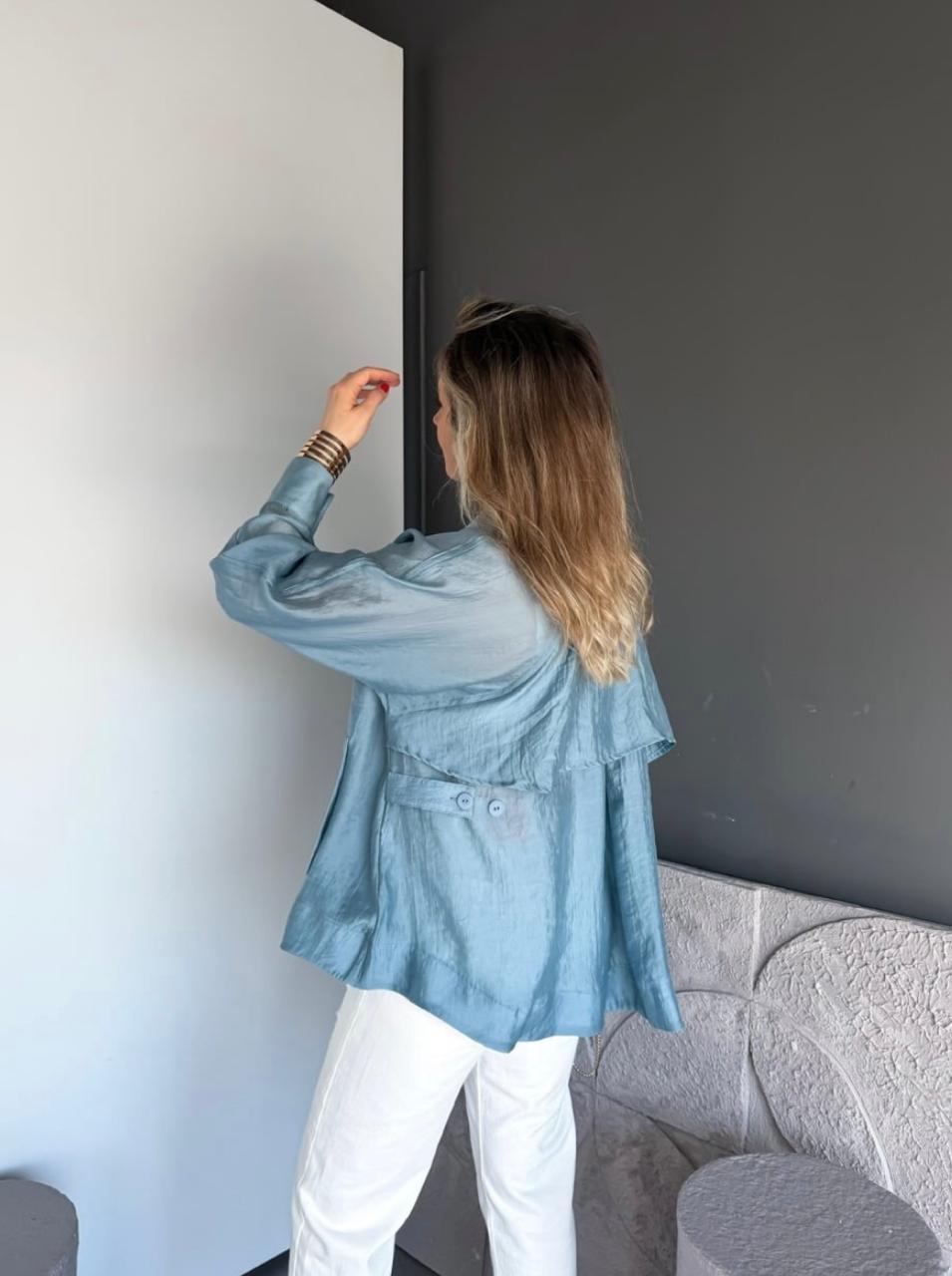Shirt blue ruffels