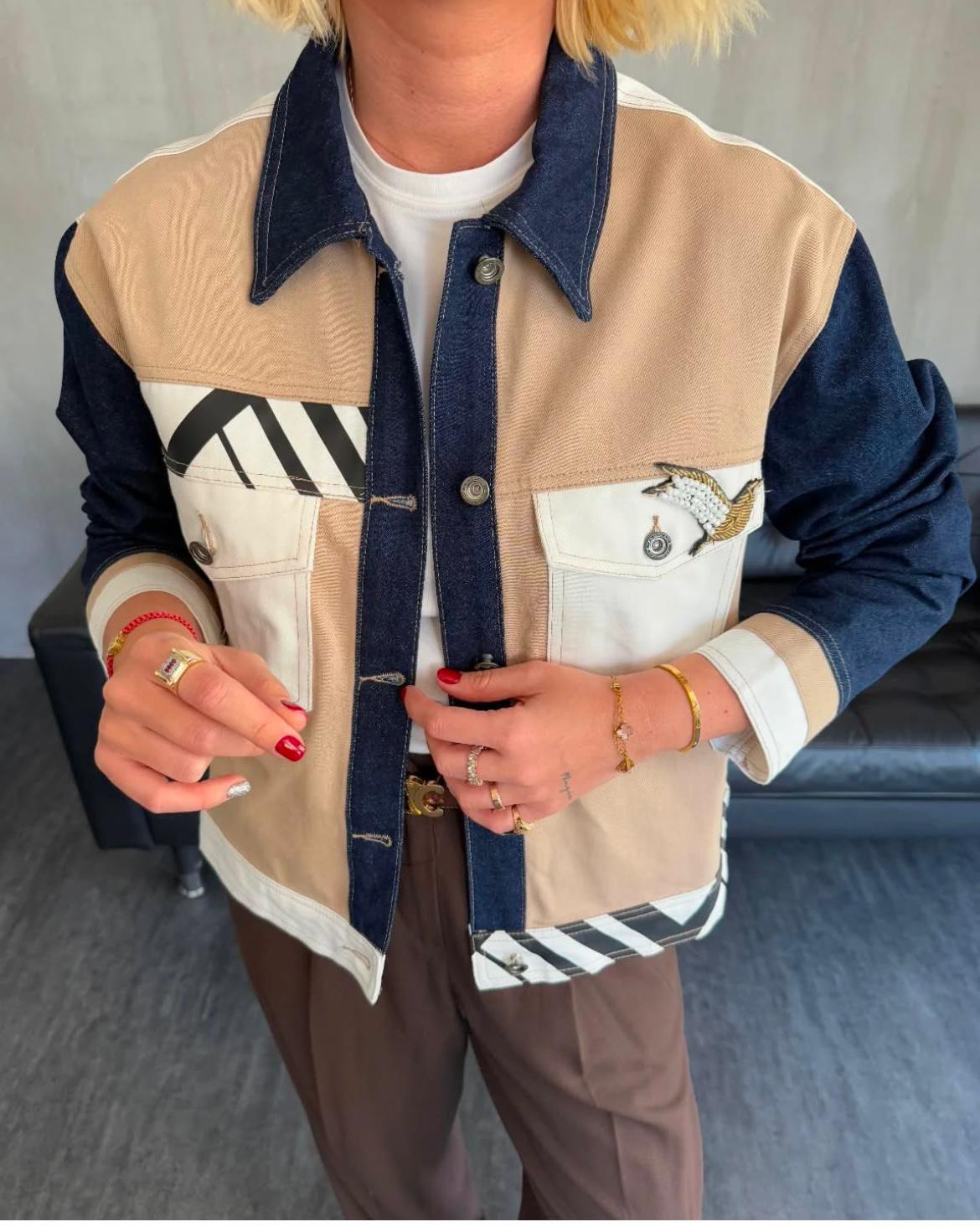 Jacket Camel White Pocket