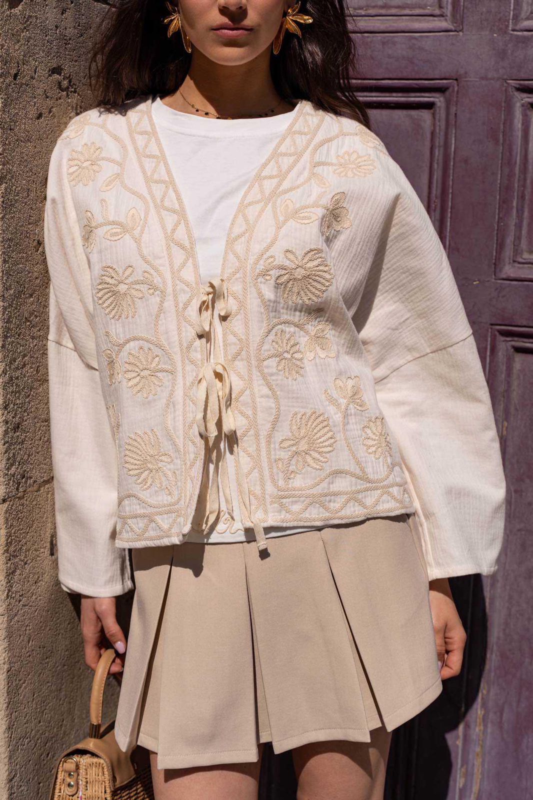 Cardigan Embroidered Beige Flower