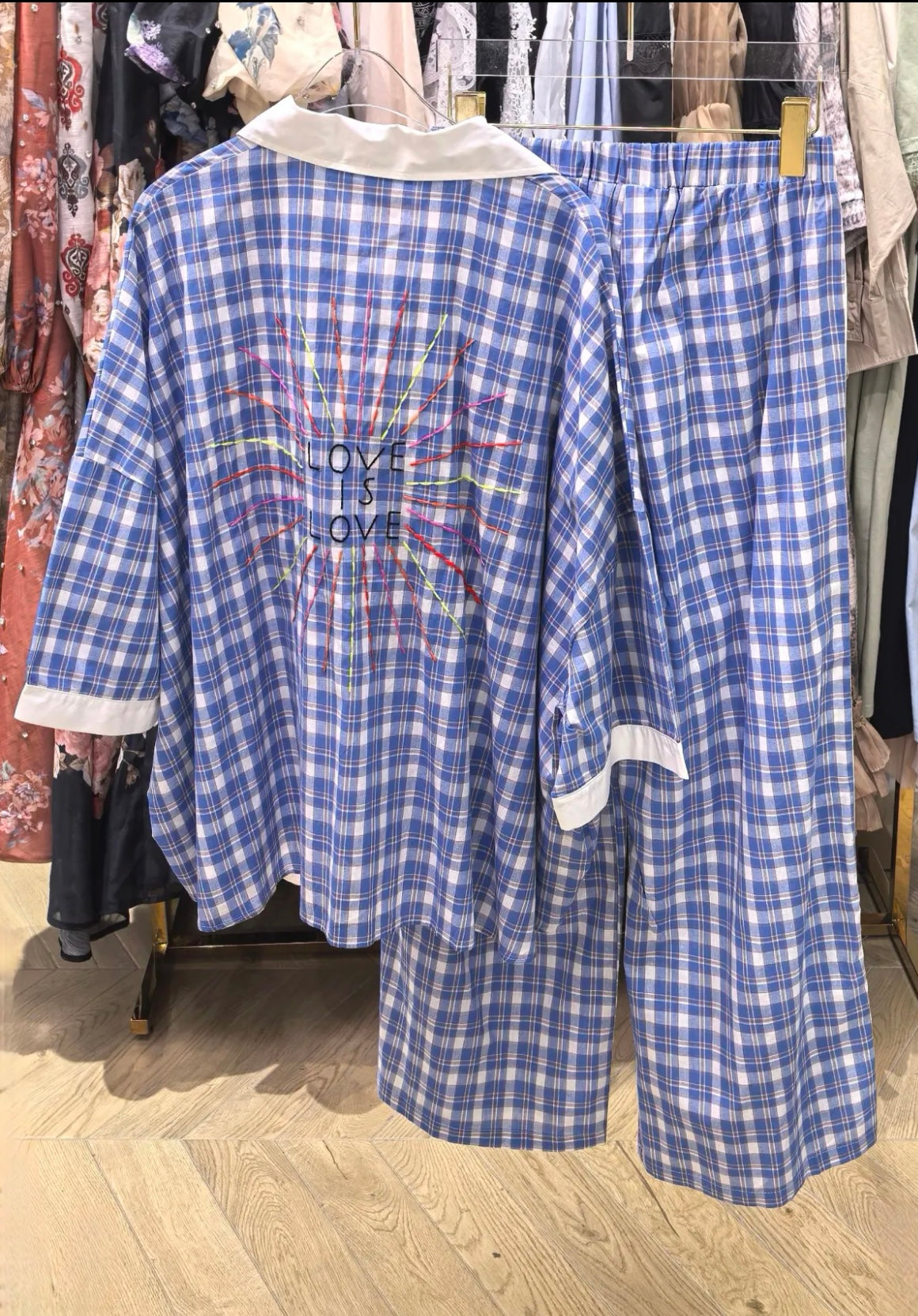 Set blue checkered