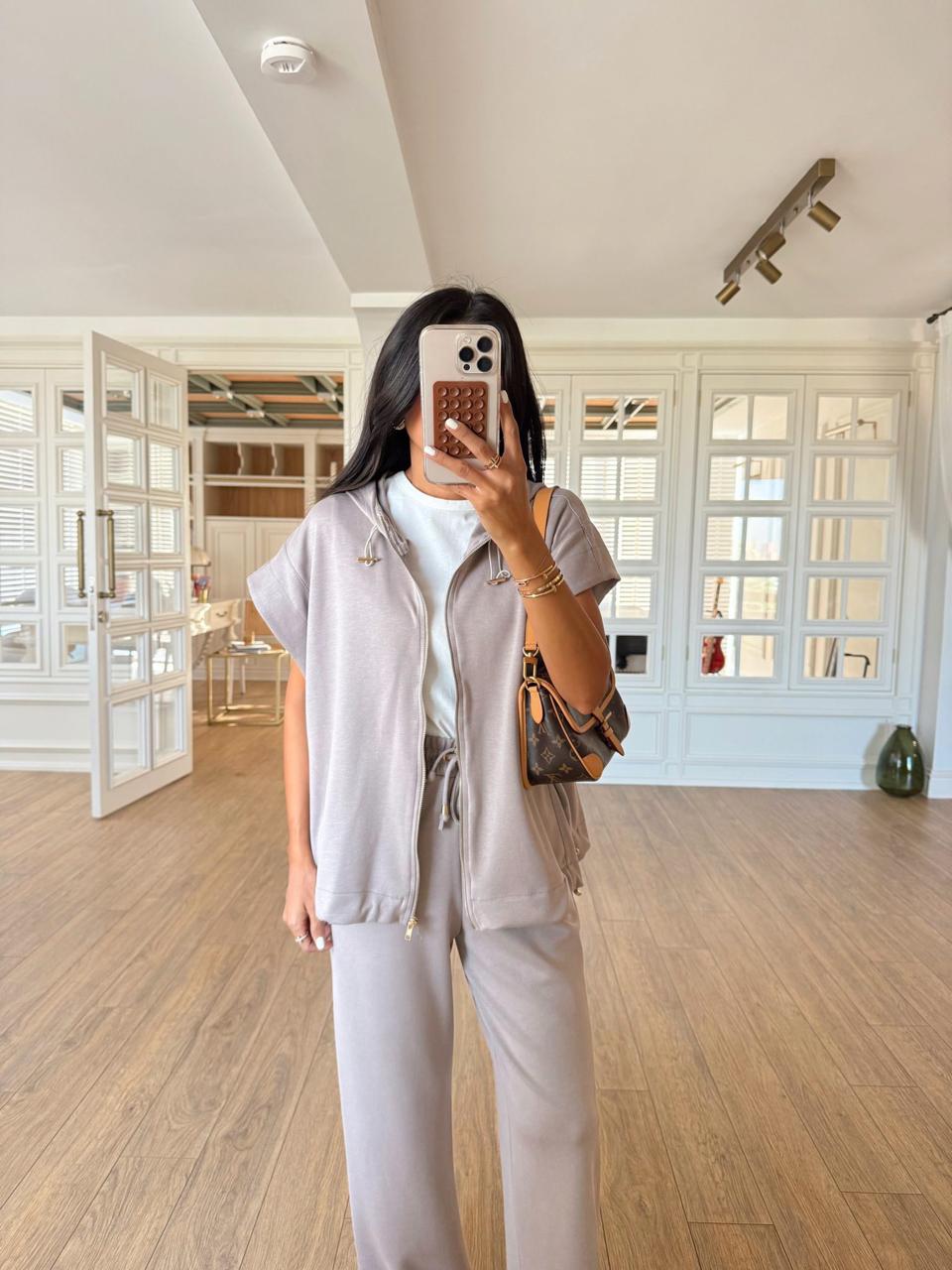 Set light grey