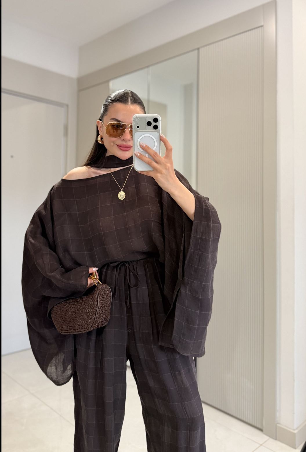 Set brown checkered