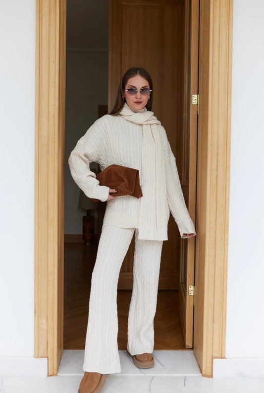 Set off white scarf knit