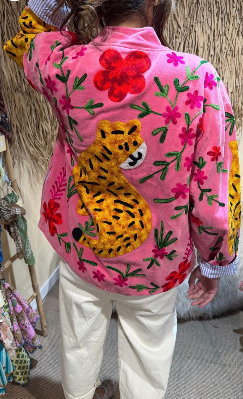 Jacket embroidery lion fushia