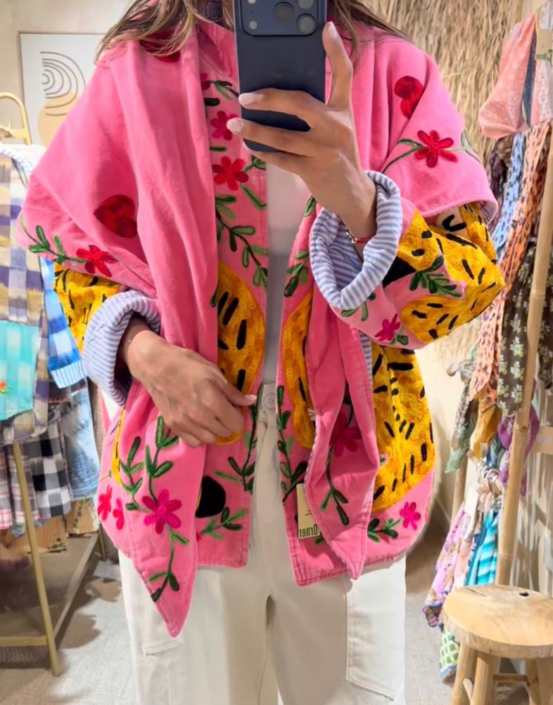 Jacket embroidery lion fushia