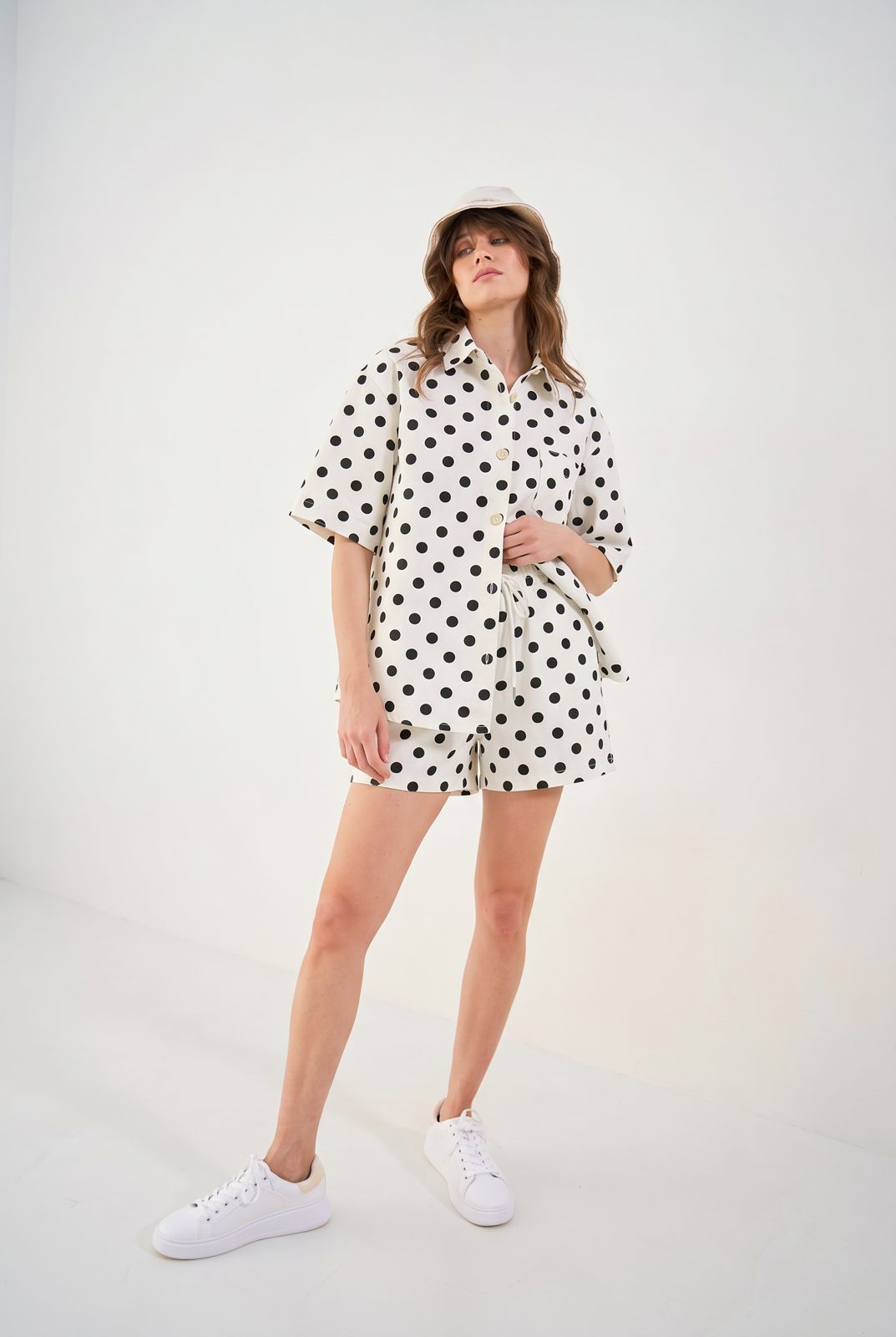 Set polka white