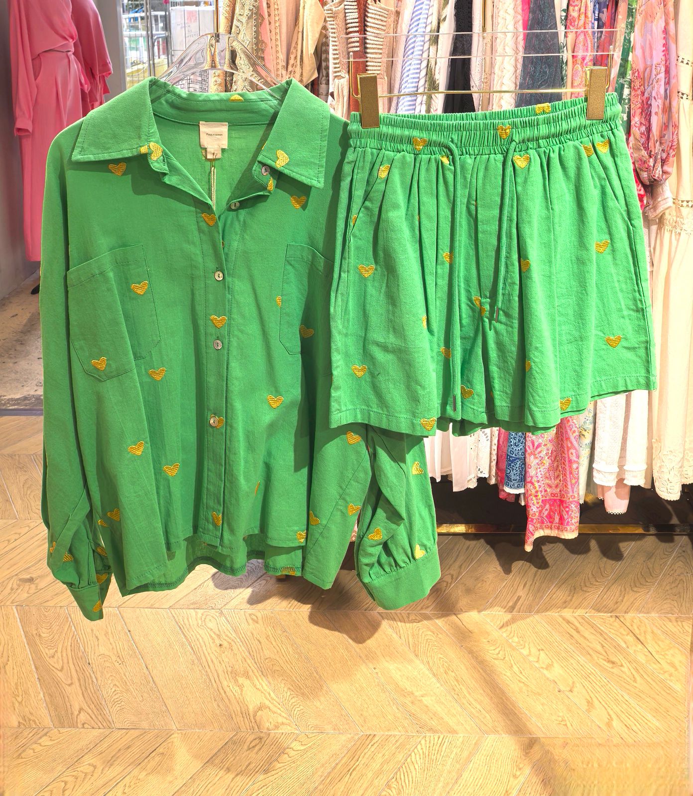 Set green hearts