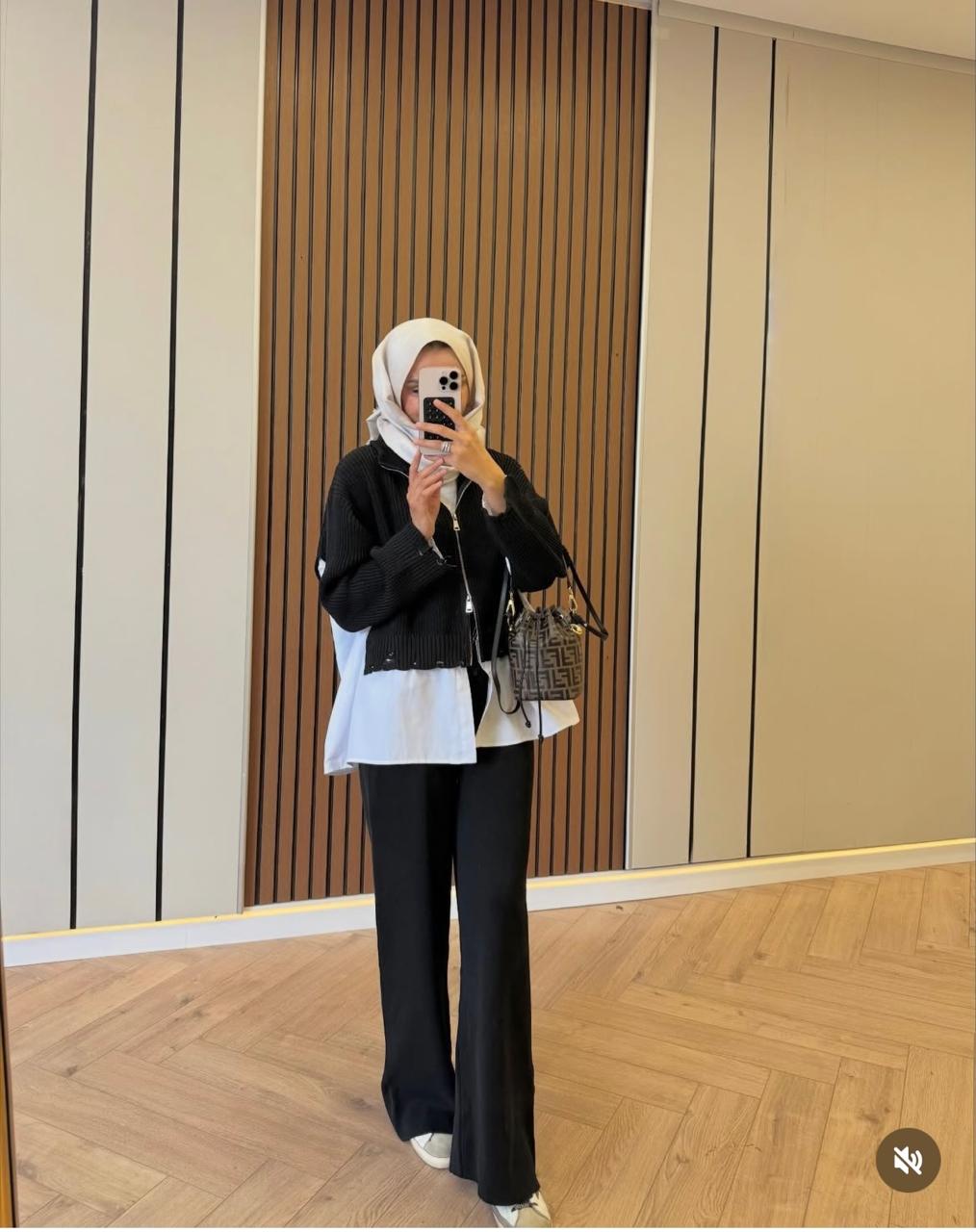 Black set attached shirt