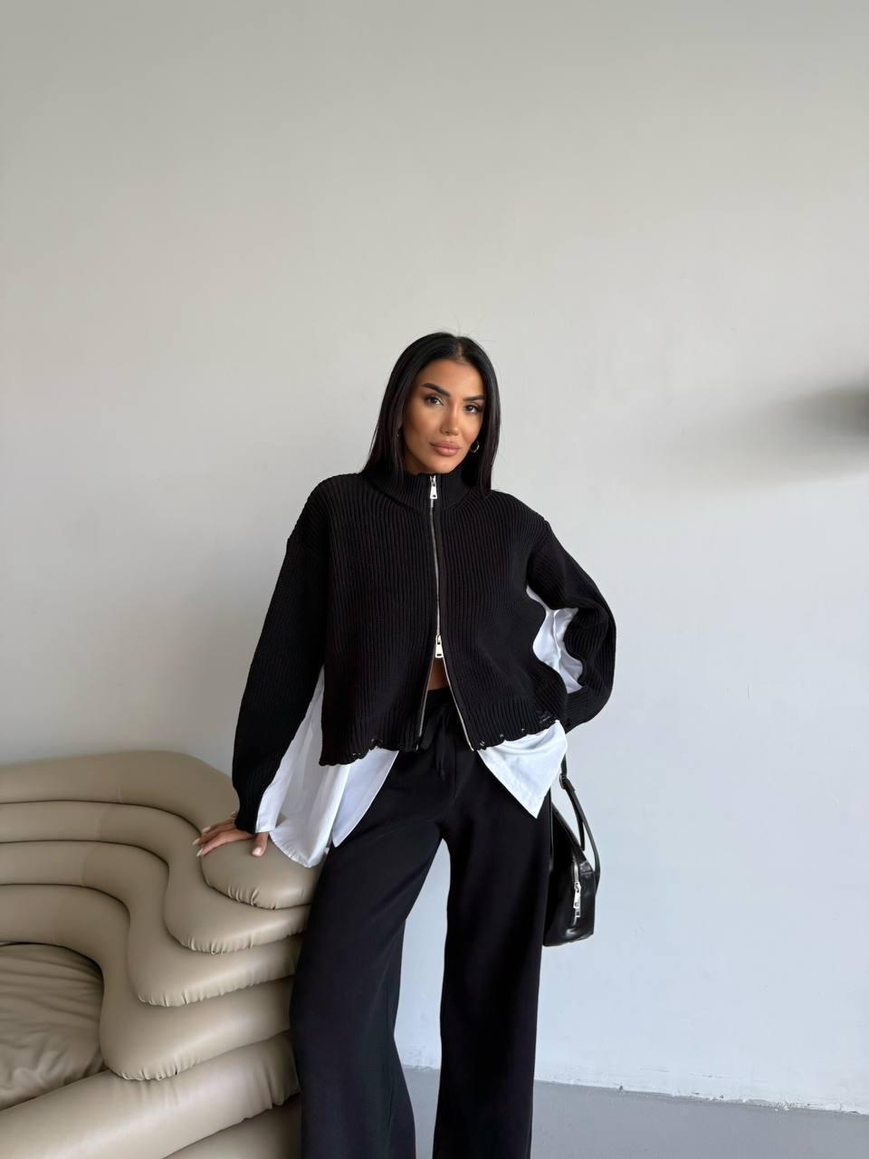 Black set attached shirt