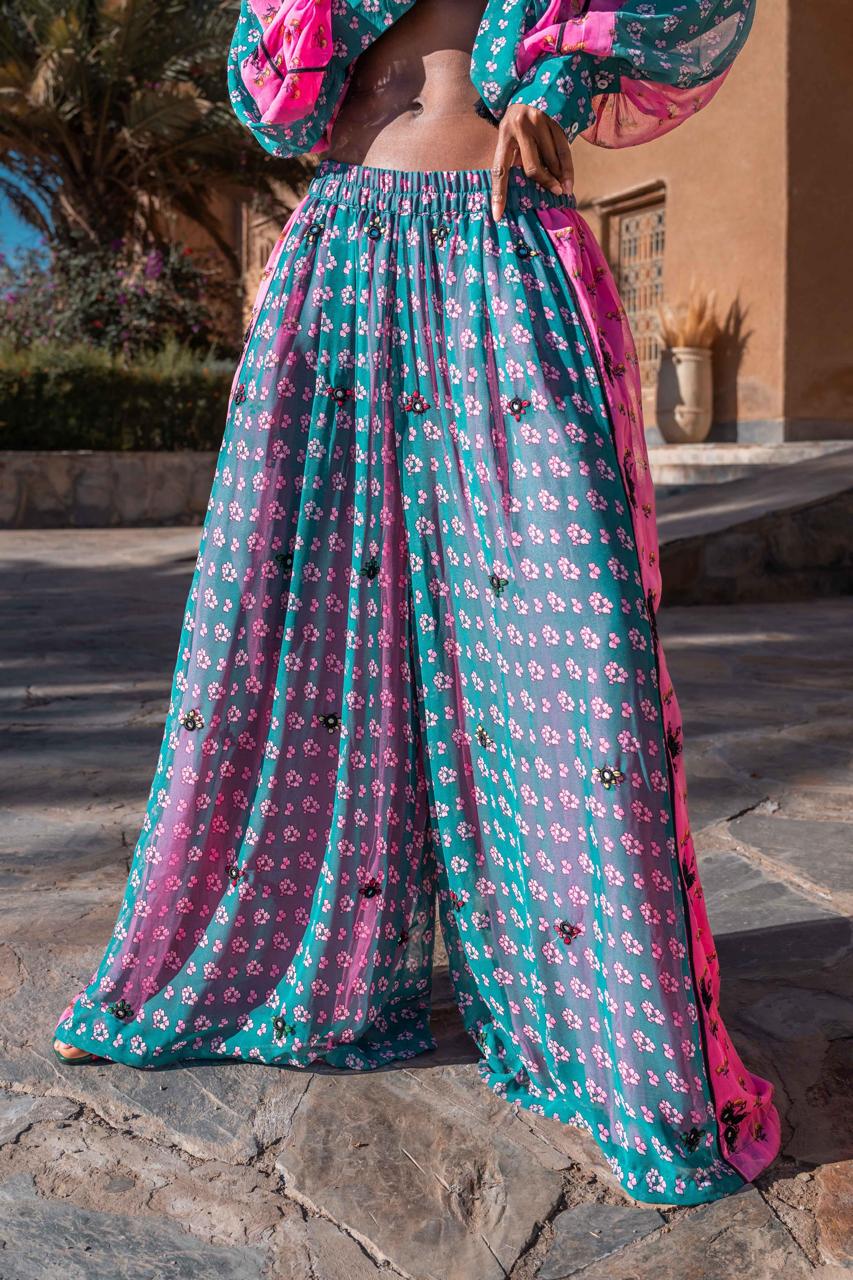 Set floral pattern