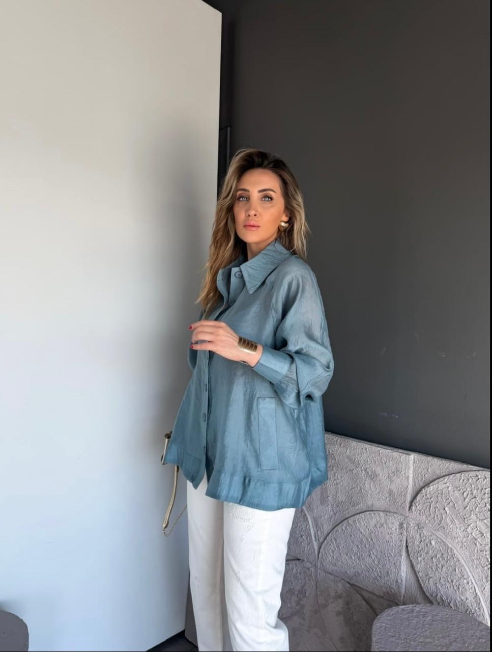 Shirt blue ruffels