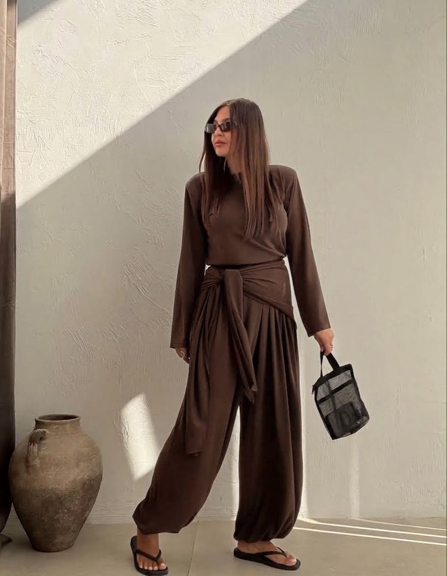 Set brown belt attached pants