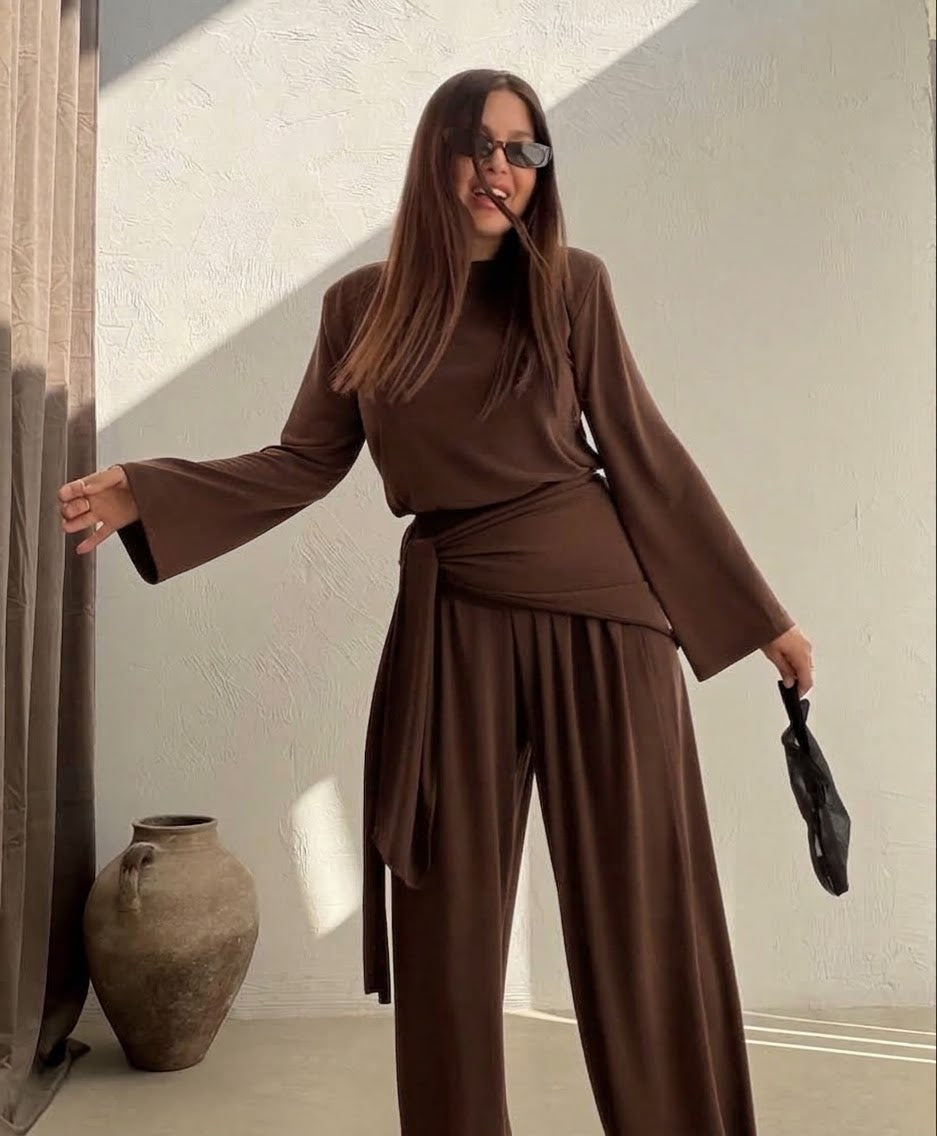 Set brown belt attached pants
