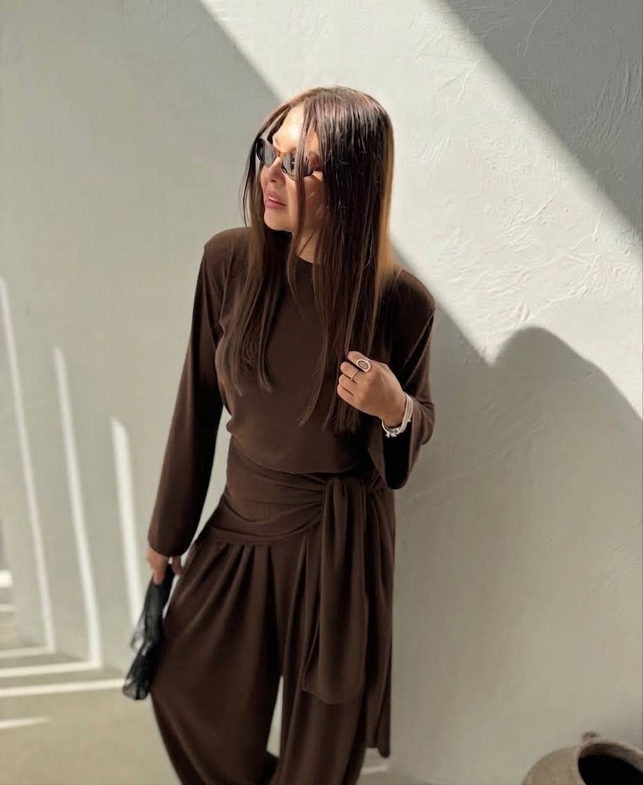 Set brown belt attached pants