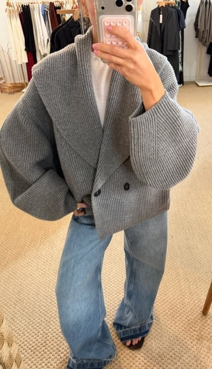 Cardigan grey Wool black button